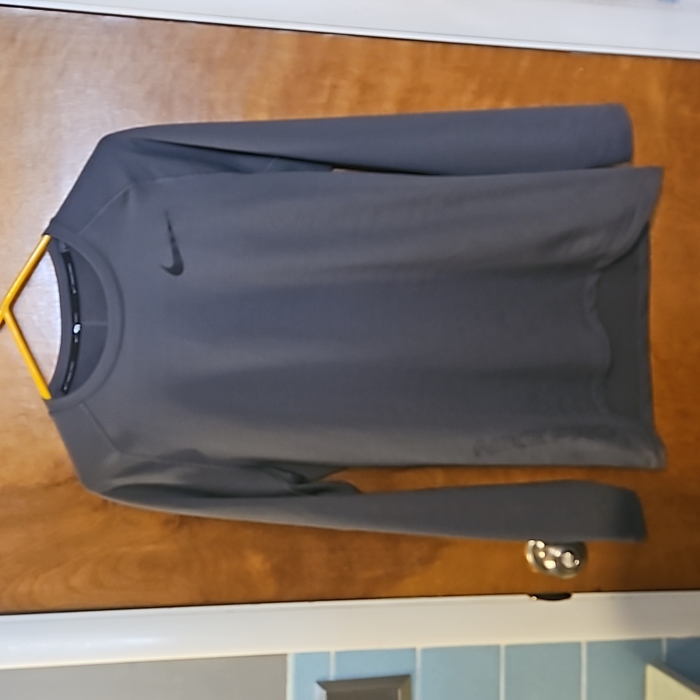 New with out the tag Nike Pro men's long sleeve fleece lined shirt size medium